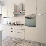 Apartament Angela's Apartment. Elegant Two Bedroom House In
