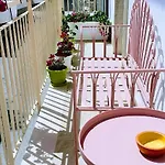 Angela's Apartment. Elegant Two Bedroom House In