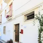 Angela's Apartment. Elegant Two Bedroom House In Apartment *