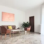 Angela's Apartment. Elegant Two Bedroom House In *