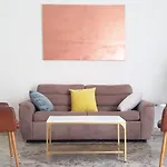 Apartament Angela's Apartment. Elegant Two Bedroom House In