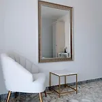 Apartament Angela's Apartment. Elegant Two Bedroom House In *
