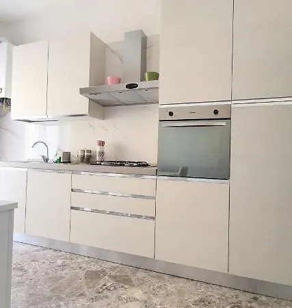 アパート Angela's Apartment. Elegant Two Bedroom House In