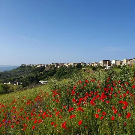 דירה Angela's Apartment. Elegant Two Bedroom House In
