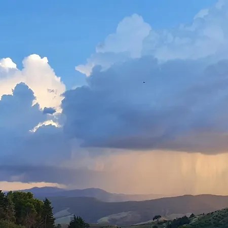 Lejlighed Angela's Apartment. Elegant Two Bedroom House In *