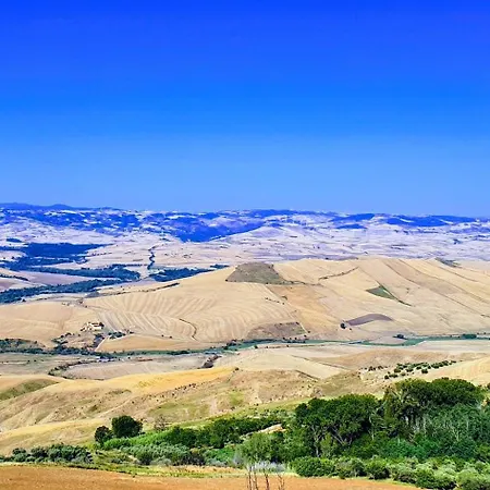 Angela's Apartment. Elegant Two Bedroom House In Irsina