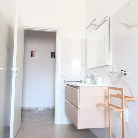 Angela's Apartment. Elegant Two Bedroom House In アパート Irsina