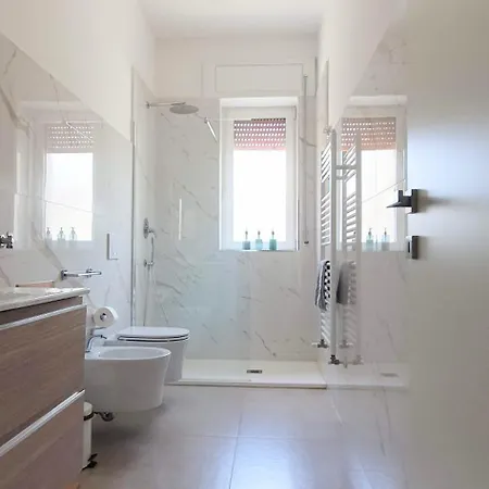 アパート Angela's Apartment. Elegant Two Bedroom House In *