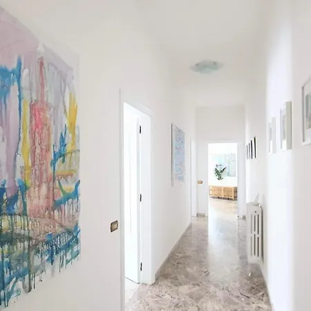 Angela's Apartment. Elegant Two Bedroom House In