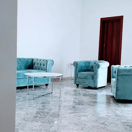 Angela's Apartment. Elegant Two Bedroom House In Lejlighed Irsina