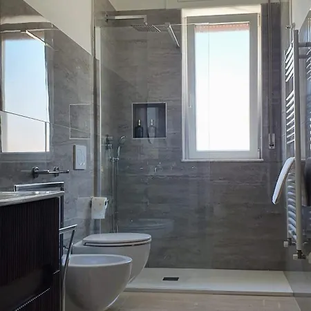 Lejlighed Angela's Apartment. Elegant Two Bedroom House In *