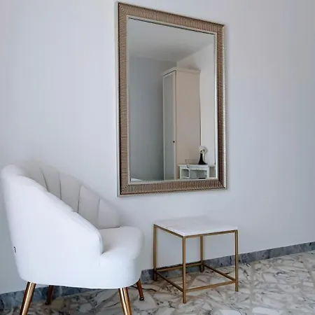 アパート Angela's Apartment. Elegant Two Bedroom House In *