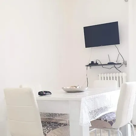 Angela's Apartment. Elegant Two Bedroom House In アパート Irsina