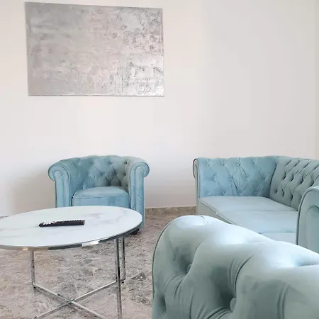 Angela's Apartment. Elegant Two Bedroom House In Apartament *