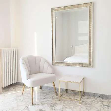 Angela's Apartment. Elegant Two Bedroom House In Apartment *