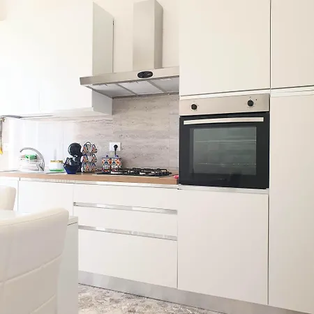 Apartament Angela's Apartment. Elegant Two Bedroom House In *