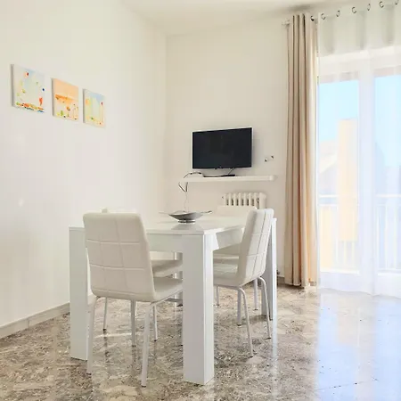 Angela's Apartment. Elegant Two Bedroom House In Apartament *