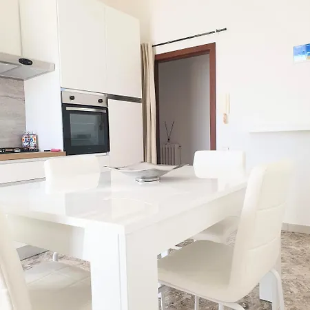 Angela's Apartment. Elegant Two Bedroom House In *