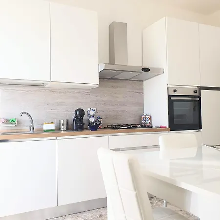 Apartament Angela's Apartment. Elegant Two Bedroom House In *