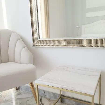 Apartament Angela's Apartment. Elegant Two Bedroom House In *