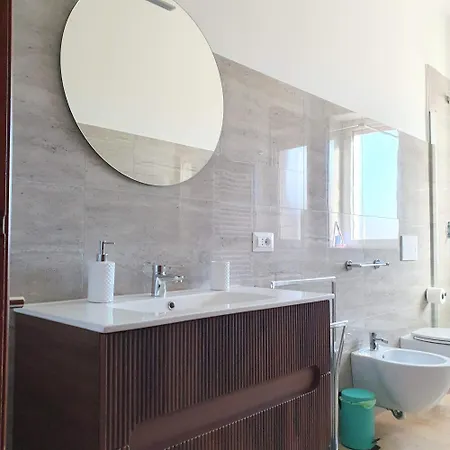 Angela's Apartment. Elegant Two Bedroom House In Apartament