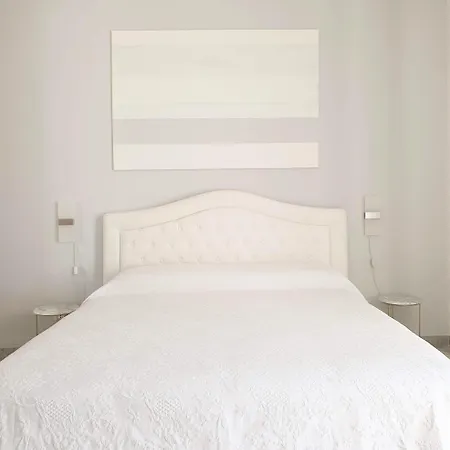 דירה Angela's Apartment. Elegant Two Bedroom House In *