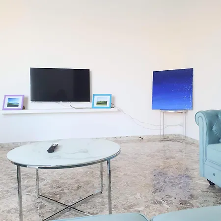 Apartament Angela's Apartment. Elegant Two Bedroom House In
