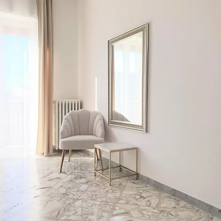 Angela's Apartment. Elegant Two Bedroom House In *